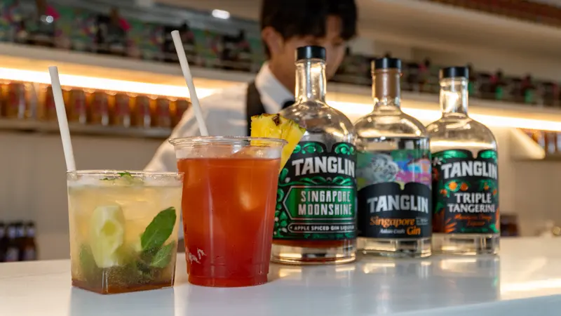 万博、夜は別の顔 光りきらめくパビリオン 世界の食とお酒でオトナ時間