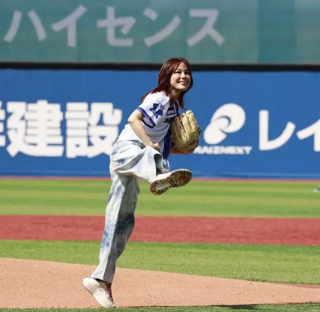 相川七瀬さんが悲願のノーバウンド始球式 ベイスターズ、ハイセンス