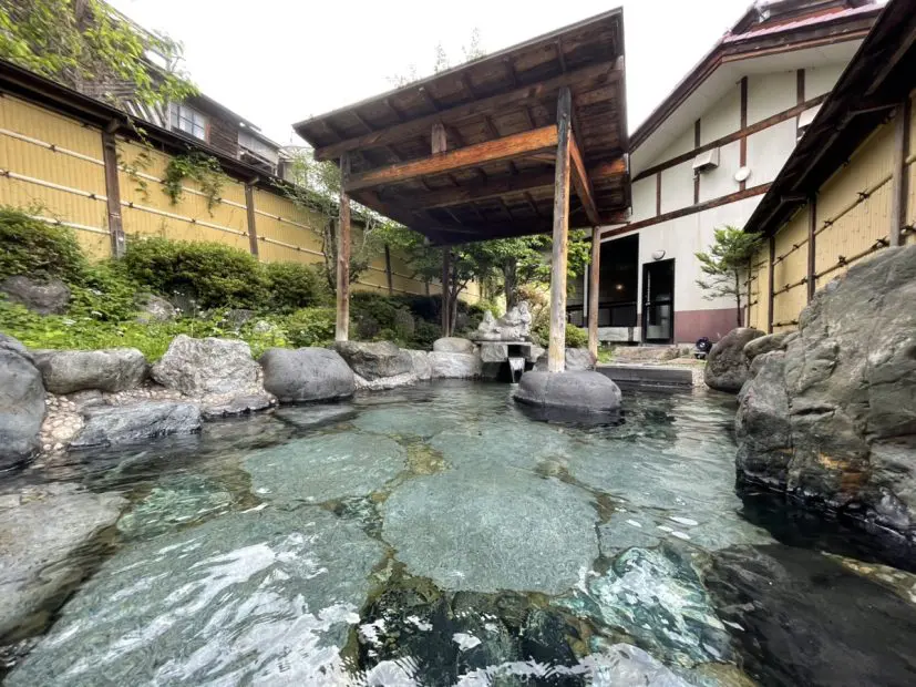 真夏に心地よい「ぬる湯」で湯上りさっぱり 美肌の湯を源泉掛け流し