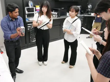 福島の震災復興、新聞で世界に発信へ 神田外語大“学生記者”が現地取材