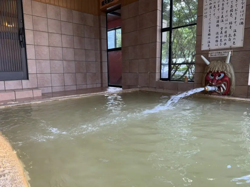 ナマハゲと濁り湯と郷土料理を堪能 秋田・男鹿で五感を揺さぶる非日常